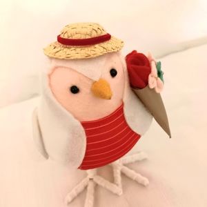 Spritz Target 2023 Jet Valentine collectible felt bird w hat and roses.